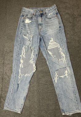 AMERICAN EAGLE Highest Rise Mom Jean Women's Size 2 Blue Denim Distressed